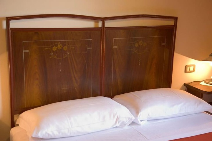 Room 5 of 63