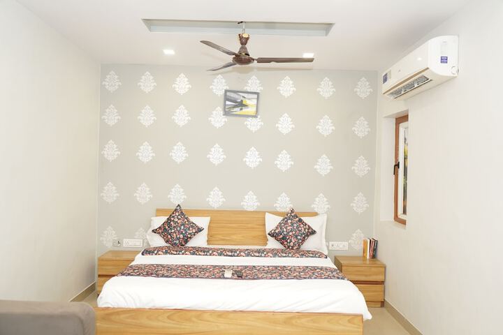 Room 10 of 31