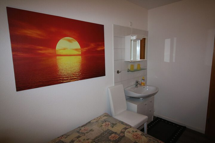 Room 19 of 97