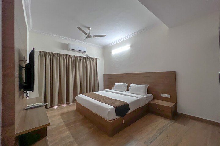 Room 28 of 76