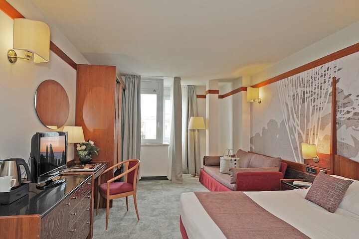 Room 18 of 52