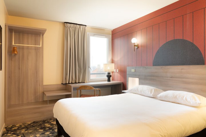 Room 7 of 48
