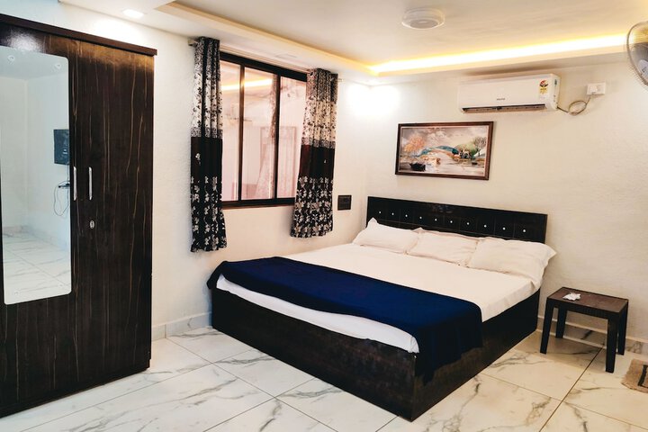 Room 2 of 18