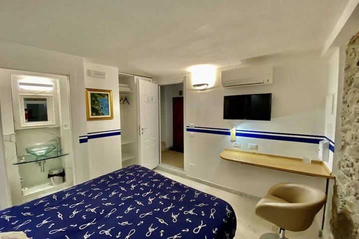 Room 25 of 190