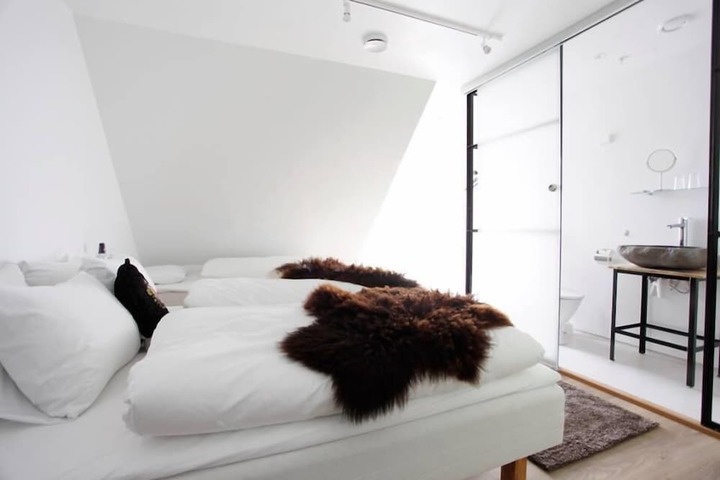 Room 15 of 79