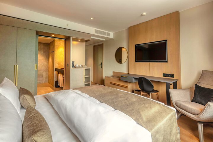 Room 6 of 72