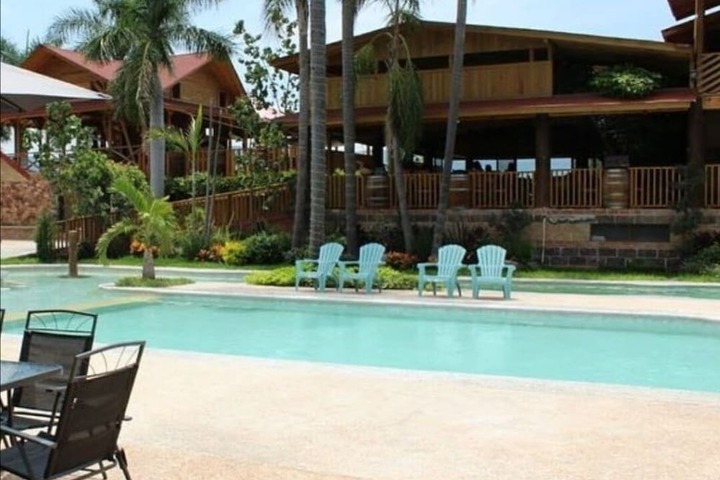 Sundeck 10 of 15