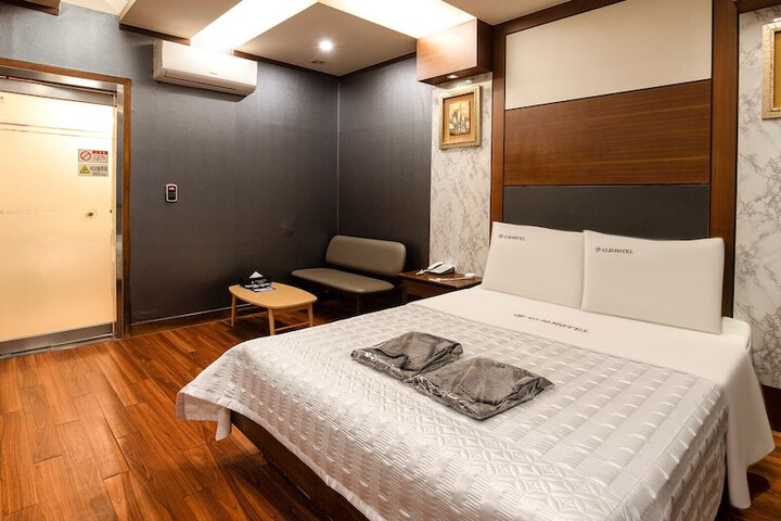 Room 6 of 21