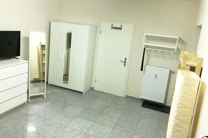 Room 21 of 27