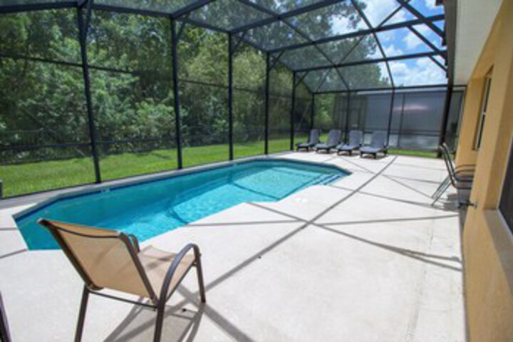 Pool 21 of 39