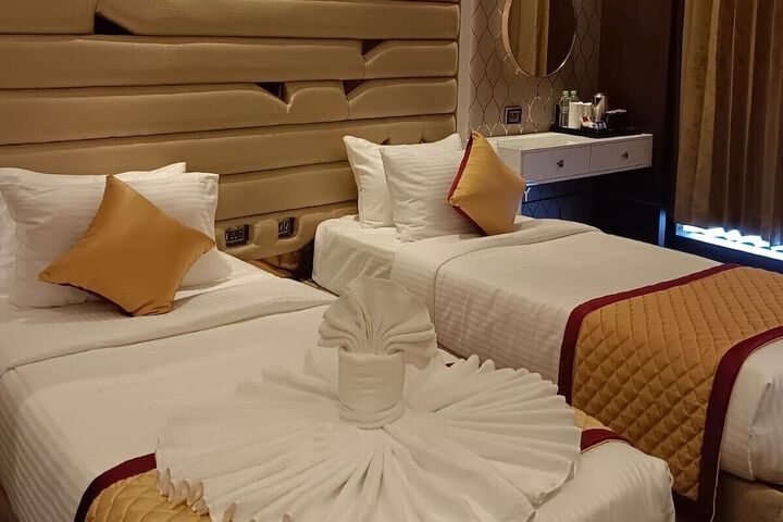 Room 4 of 13