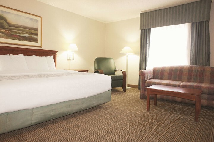 1 King Bed (13 of 16)