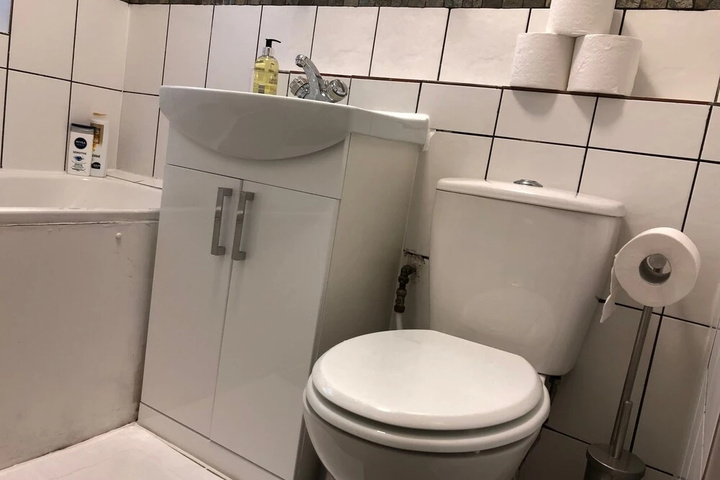 Room 7 of 12