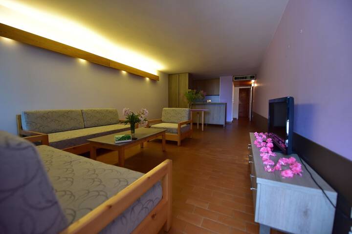 Room 13 of 28
