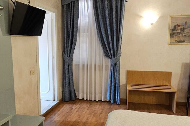 Room 83 of 127
