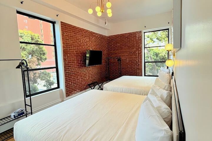 Room 9 of 48