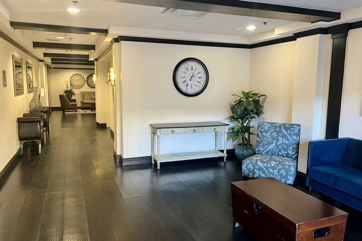 Ballroom/Hall 72 of 112