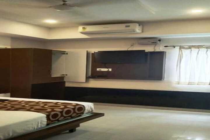 Room 7 of 14