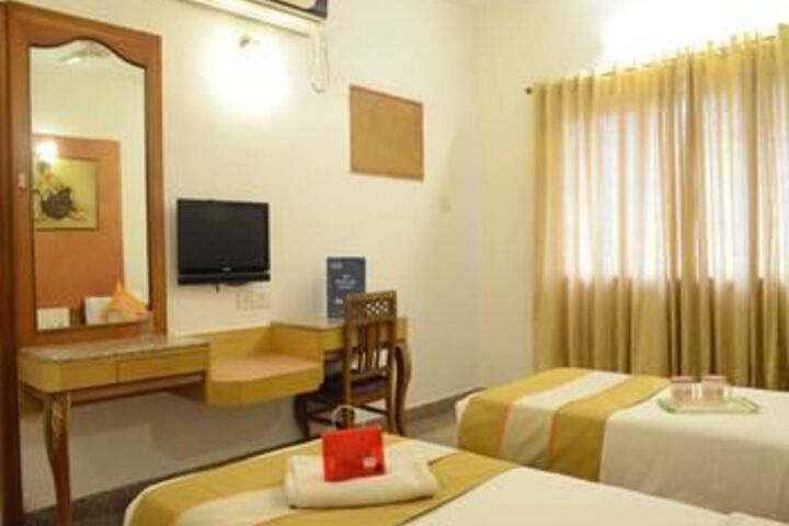 Room 10 of 13