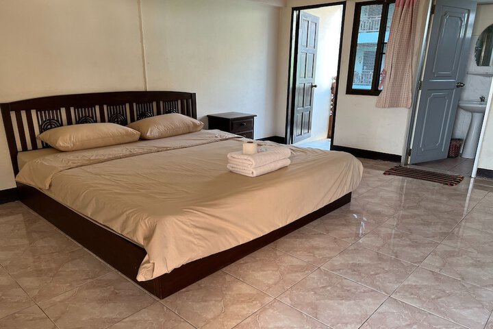 Room 6 of 37