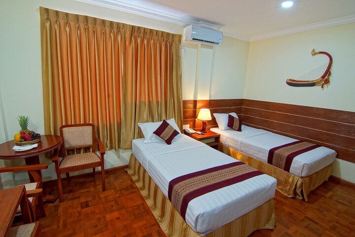 Room 12 of 153