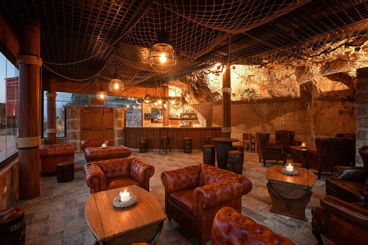Lounge 79 of 90