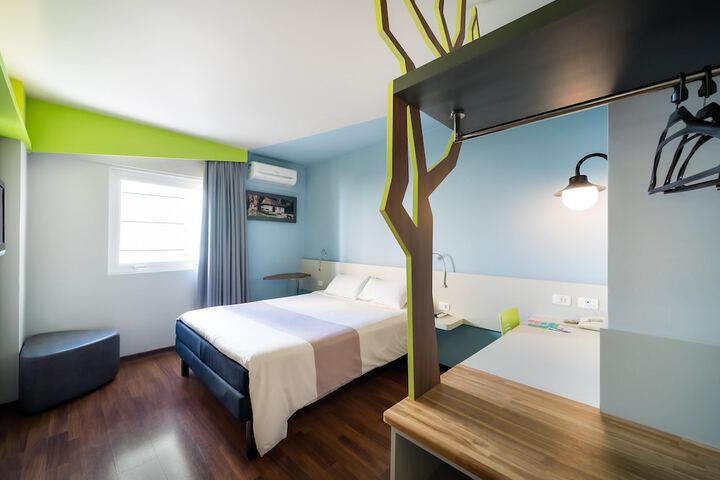 Room 28 of 48