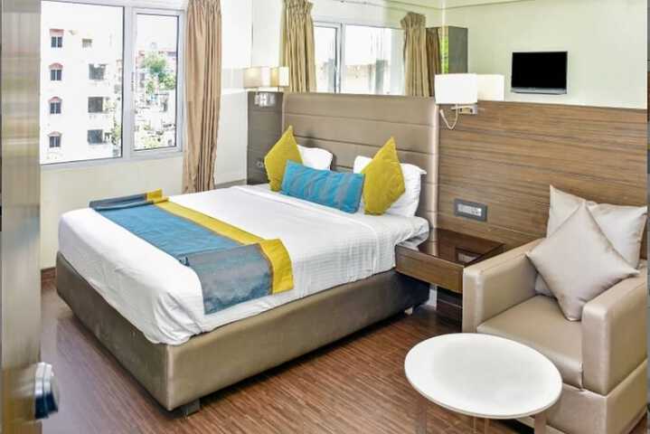 Room 6 of 12