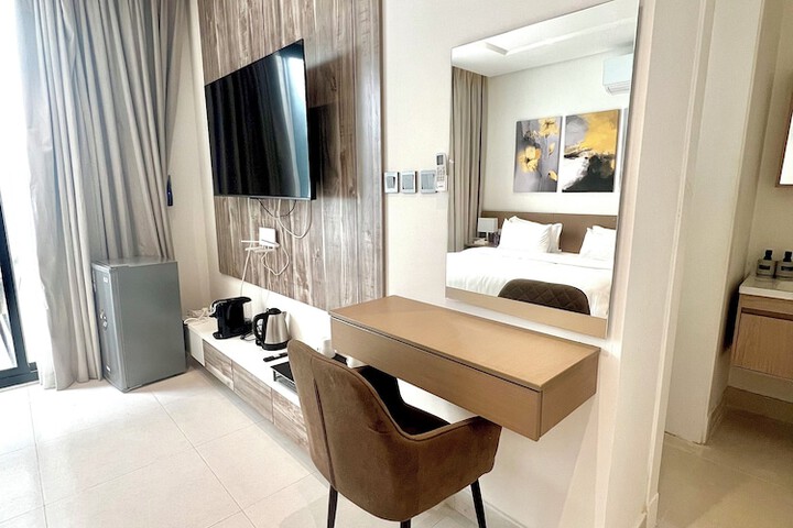 Room 17 of 40