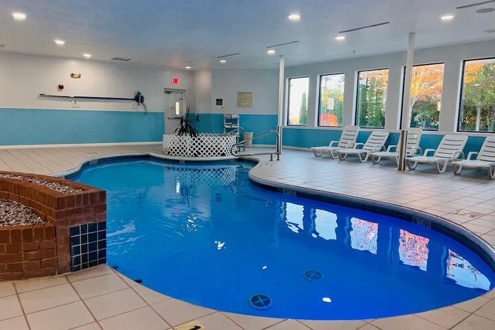 Hotel Pool