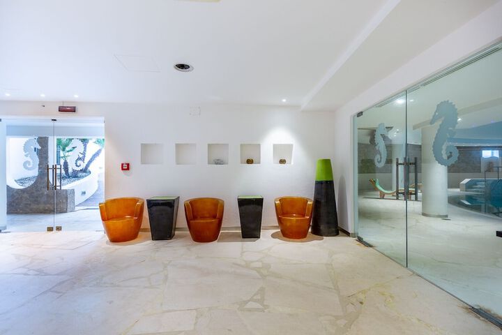 Hotel Interior 108 of 155