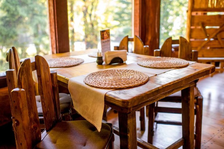 Dining 54 of 77