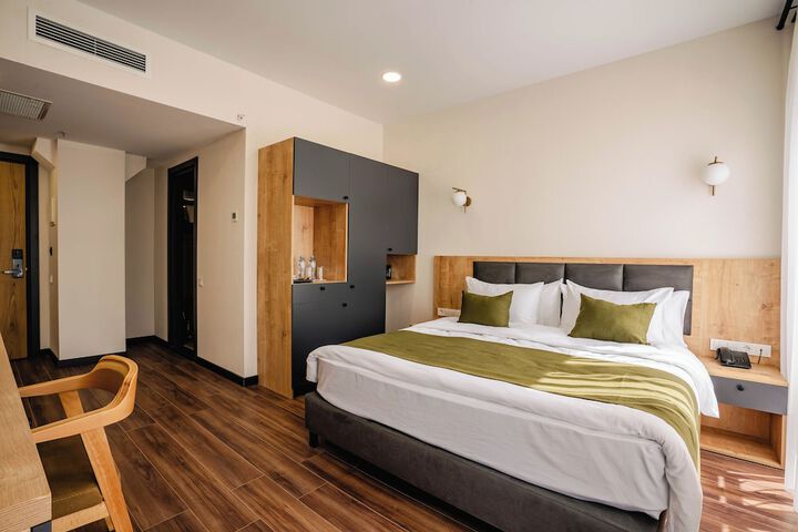 Room 8 of 72