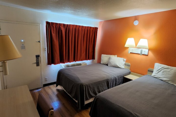 Room 2 of 6