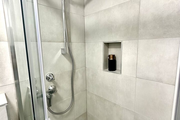 Room 12 of 17