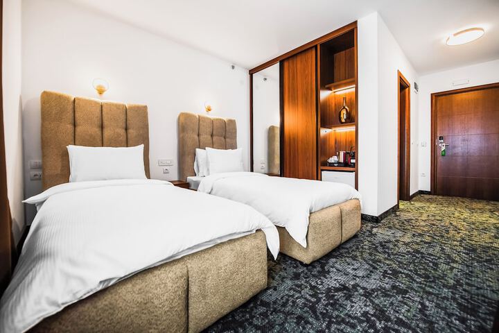 Room 15 of 113