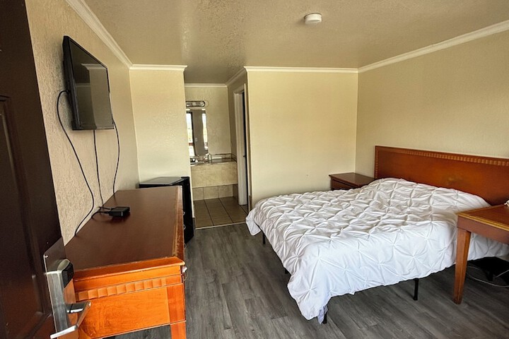 Room 6 of 24