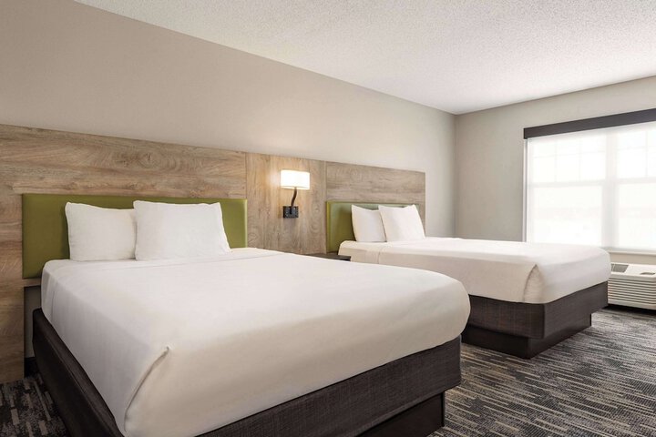 2 Queen Beds (10 of 10)