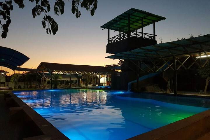 Pool 14 of 32