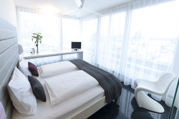 Room 4 of 14