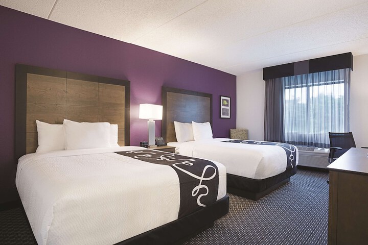 1 Queen Bed (14 of 24)