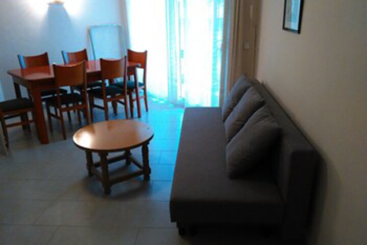 Room 5 of 8
