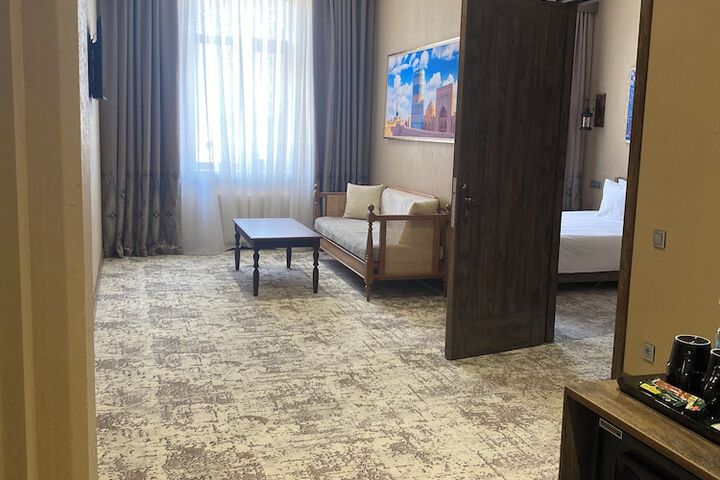 Room 6 of 85