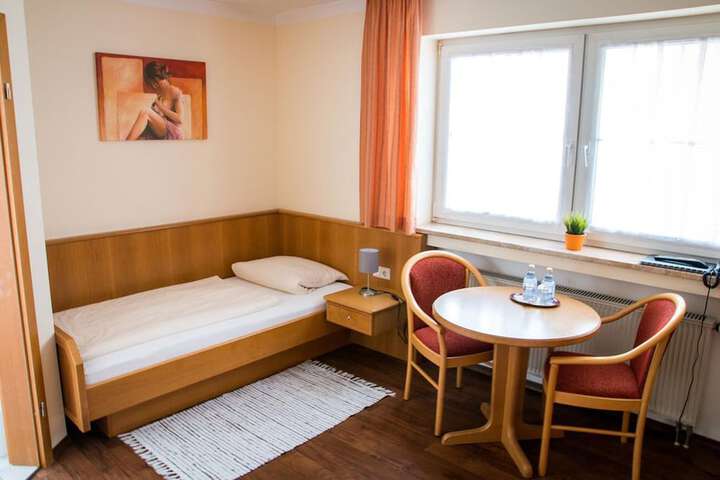 Room 13 of 30