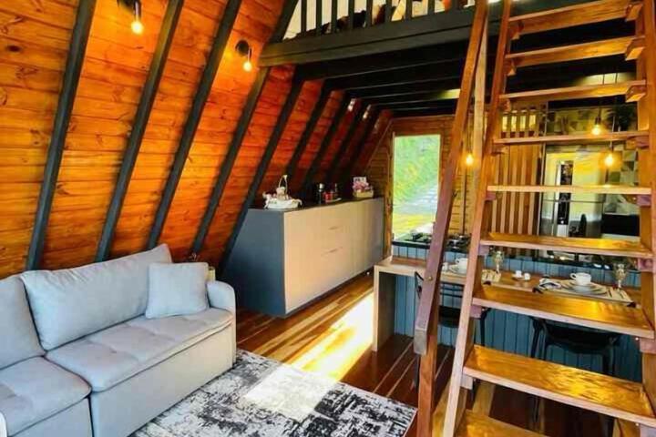 Room 6 of 7