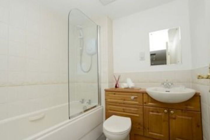 Room 2 of 10