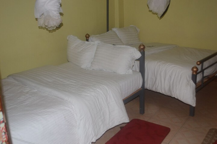 Room 5 of 16