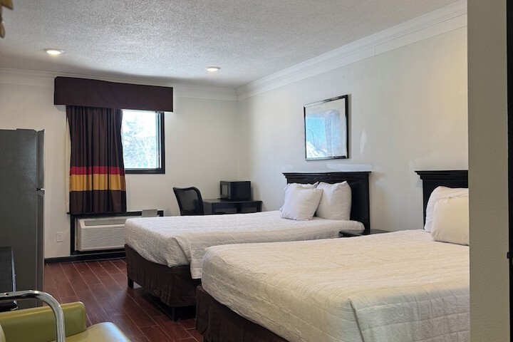 Room 25 of 43