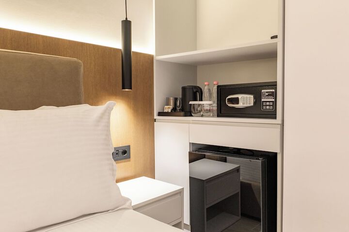 Room 19 of 244