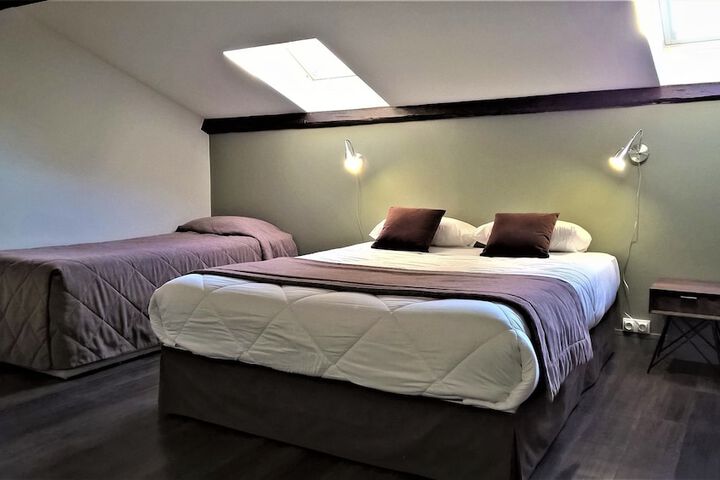 Room 8 of 90